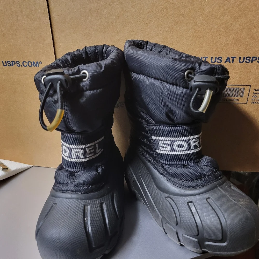 Sorel Kids Black Winter Boots Size 8 EUC